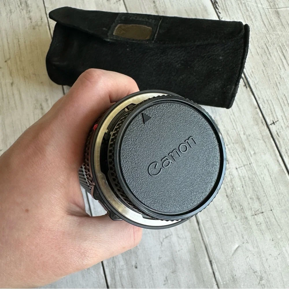 VINTAGE PREOWNED CANON LENS FD 200 MM 1:4 BLACK LENS WITH CAP AND CASE